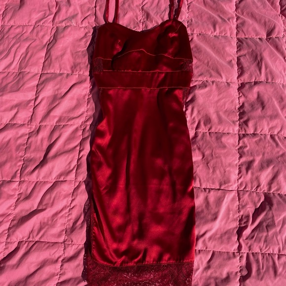 Red dress - Picture 2 of 4